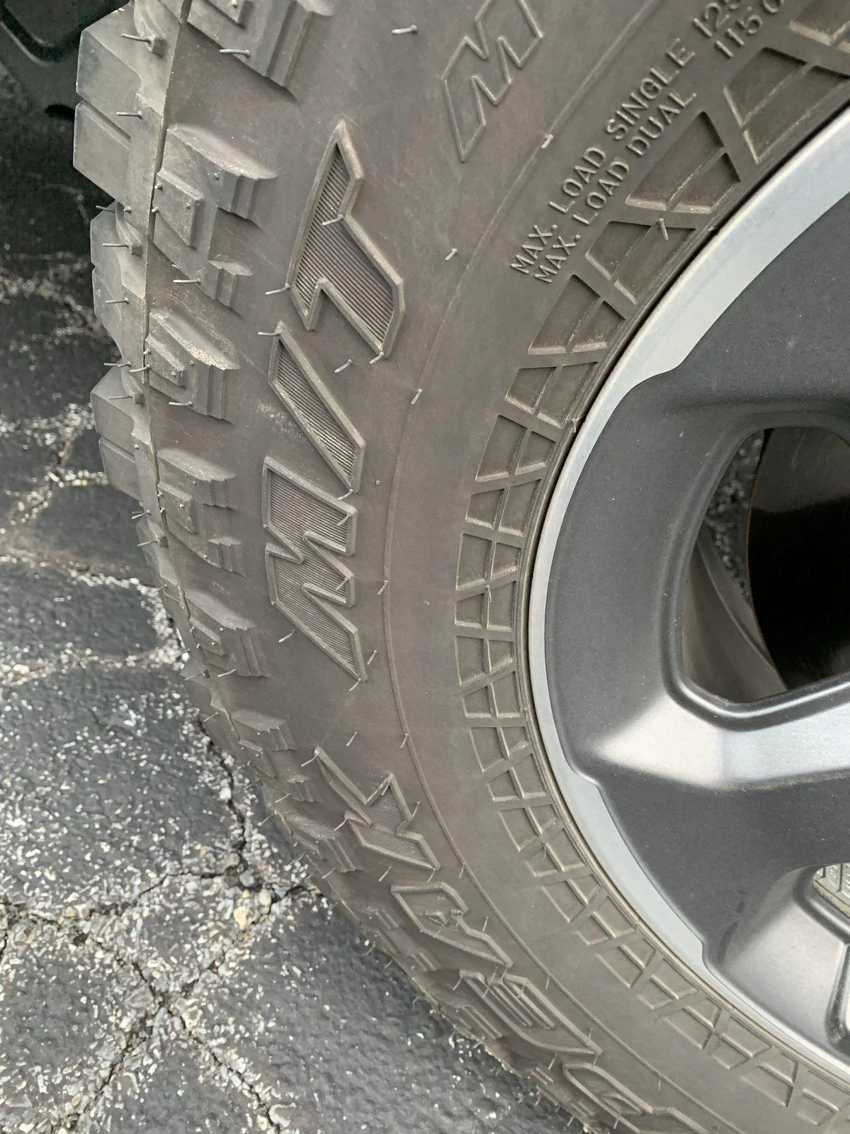 Jeep Gladiator Rubicon Wheels and tires IMG_2995