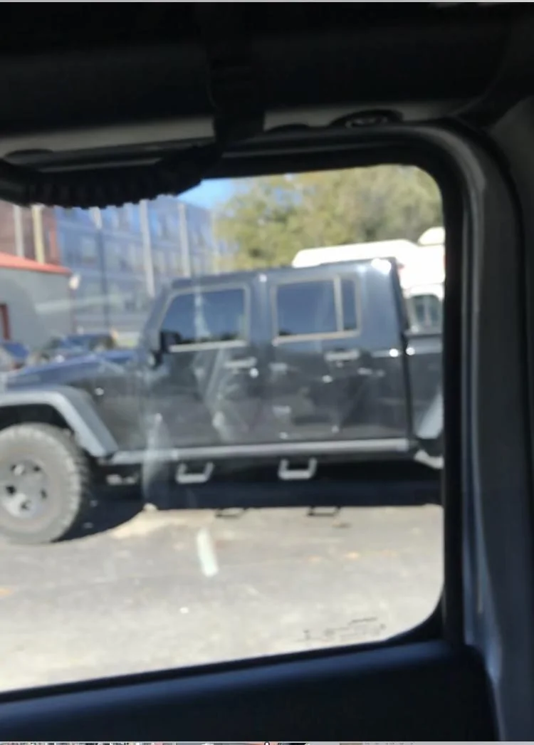Jeep Gladiator What’s this truck? It’s not a Gladiator. C4459FDF-DBF0-41B1-8F5D-BC0609CFDAC9