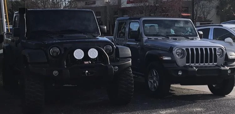 Jeep Gladiator What’s this truck? It’s not a Gladiator. 98BE0B10-4AD3-4938-8F53-F3948C924503