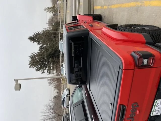 Jeep Gladiator Who has a rolling tonneau cover that they love? ED6E6189-9604-406B-AE3E-333356AB11A4