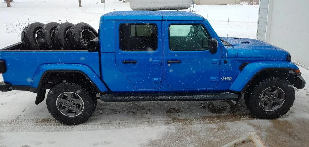Jeep Gladiator Rubicon wheels/tires on Overland new-tires-in-driv