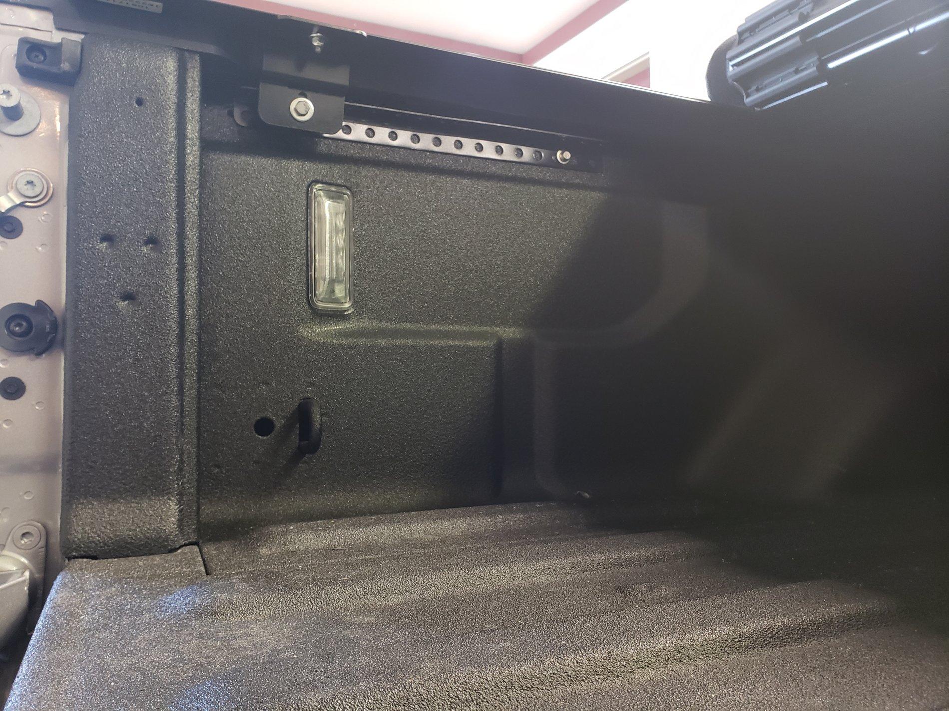 Jeep Gladiator Who has a rolling tonneau cover that they love? 20200126_093918