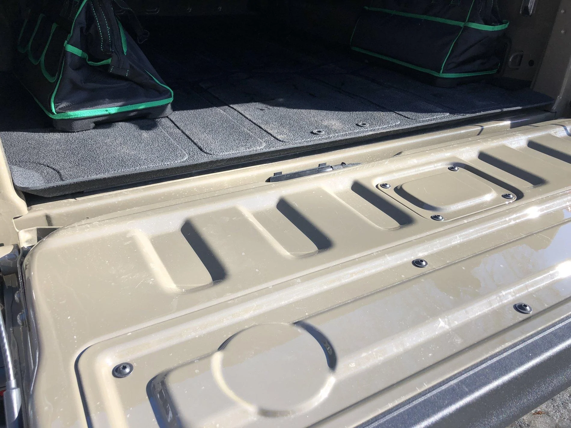 Jeep Gladiator Truck bed mat for Gladiator, rubber? IMG_2783