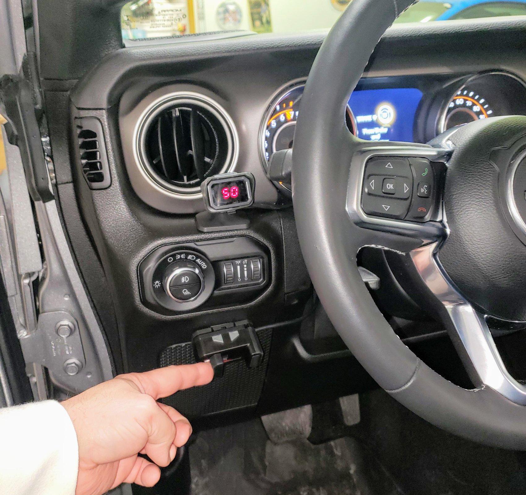 Jeep Gladiator Factory Trailer Brake Controller releases ...EDIT: STILL WAITING 20200123_215848