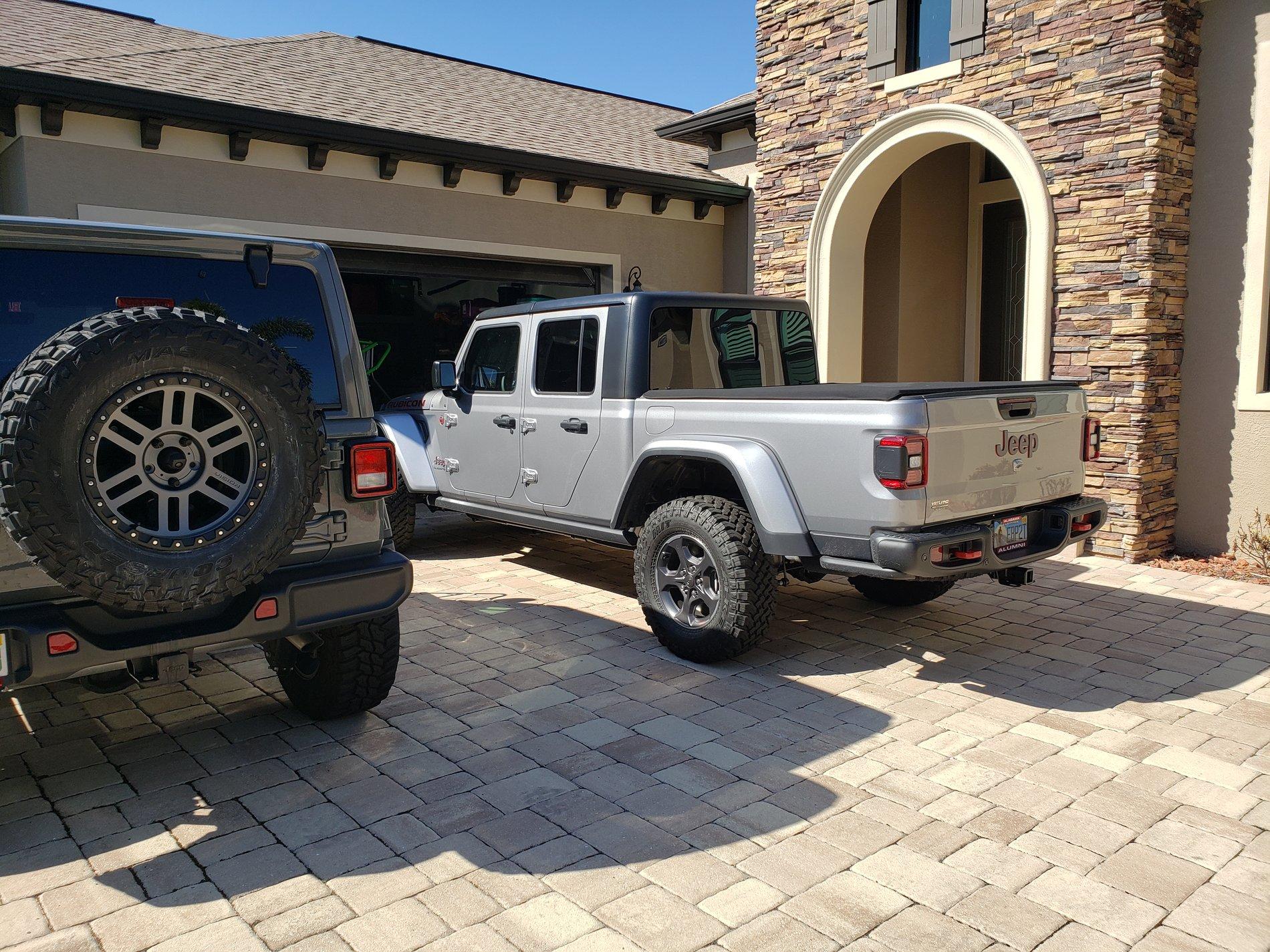 Jeep Gladiator Jeeps Parking Next To Jeeps 20200202_141333