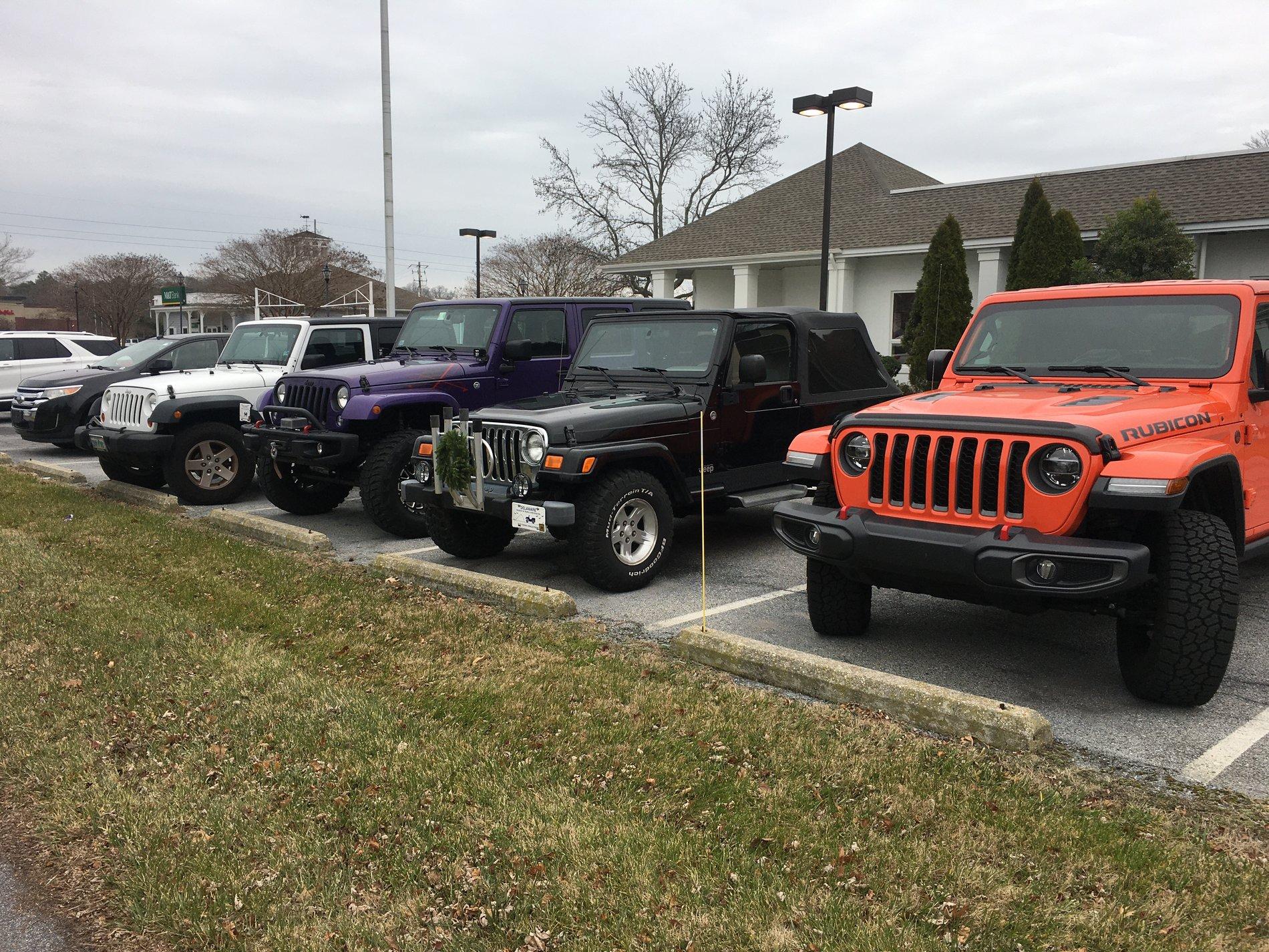 Jeep Gladiator Jeeps Parking Next To Jeeps IMG_5186[1].JPG