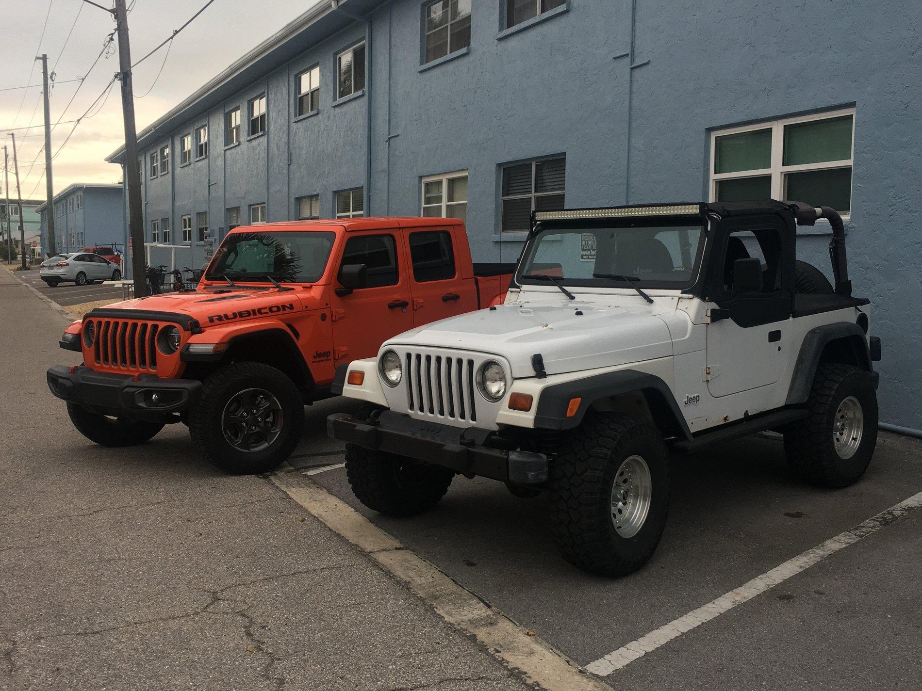 Jeep Gladiator Jeeps Parking Next To Jeeps IMG_5392[1].JPG