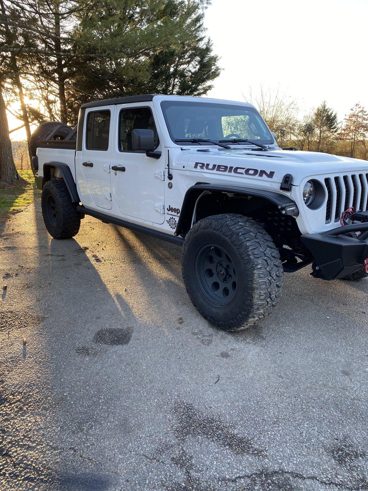 Jeep Gladiator BRIGHT WHITE Gladiator JT Club AEA0133D-F722-460F-A3E0-F24262A1690F