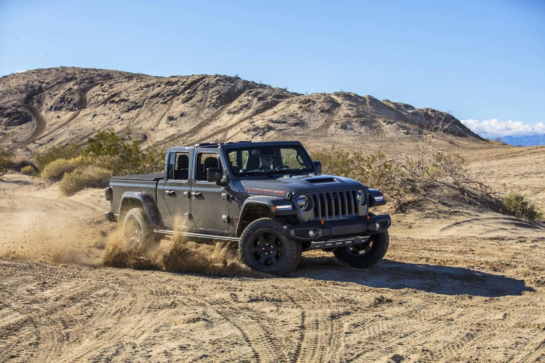 Jeep Gladiator Jeep Gladiator Mojave Edition! [Updated With Live Pics and Chassis/Suspension Breakdown] 2020-jeep-gladiator_100734574_h