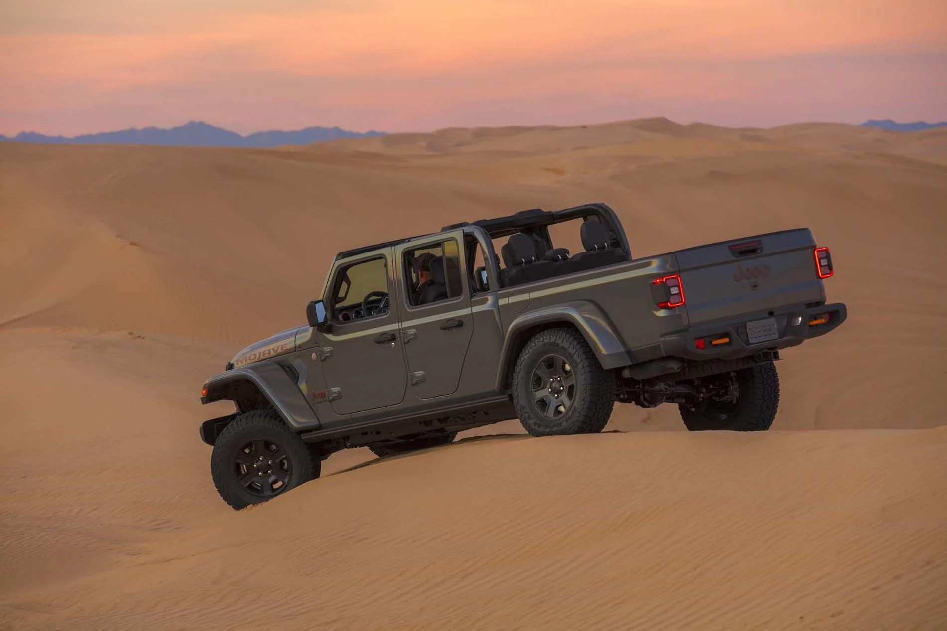 Jeep Gladiator Jeep Gladiator Mojave Edition! [Updated With Live Pics and Chassis/Suspension Breakdown] 2020-jeep-gladiator_100734572_h