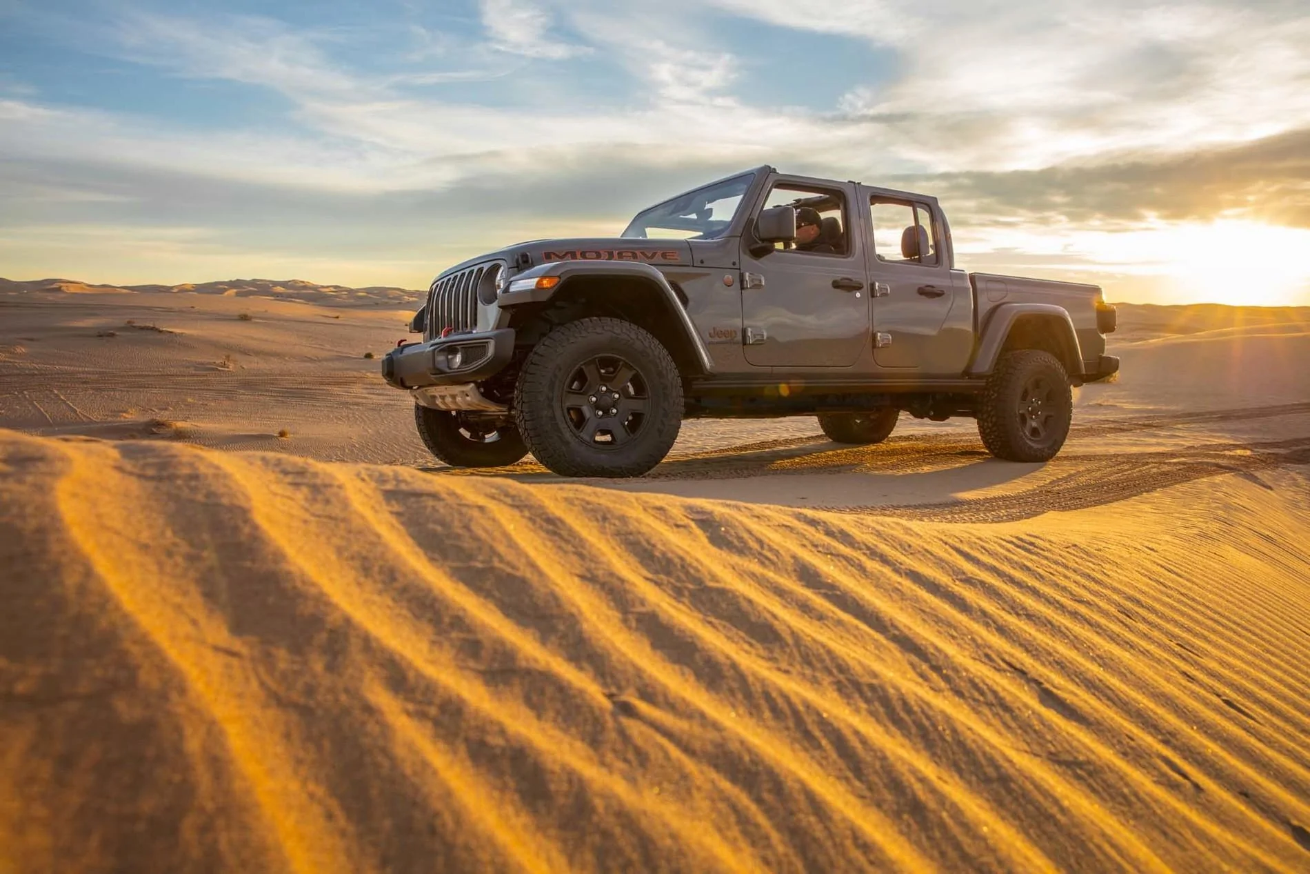 Jeep Gladiator Jeep Gladiator Mojave Edition! [Updated With Live Pics and Chassis/Suspension Breakdown] 2020-jeep-gladiator_100734569_h