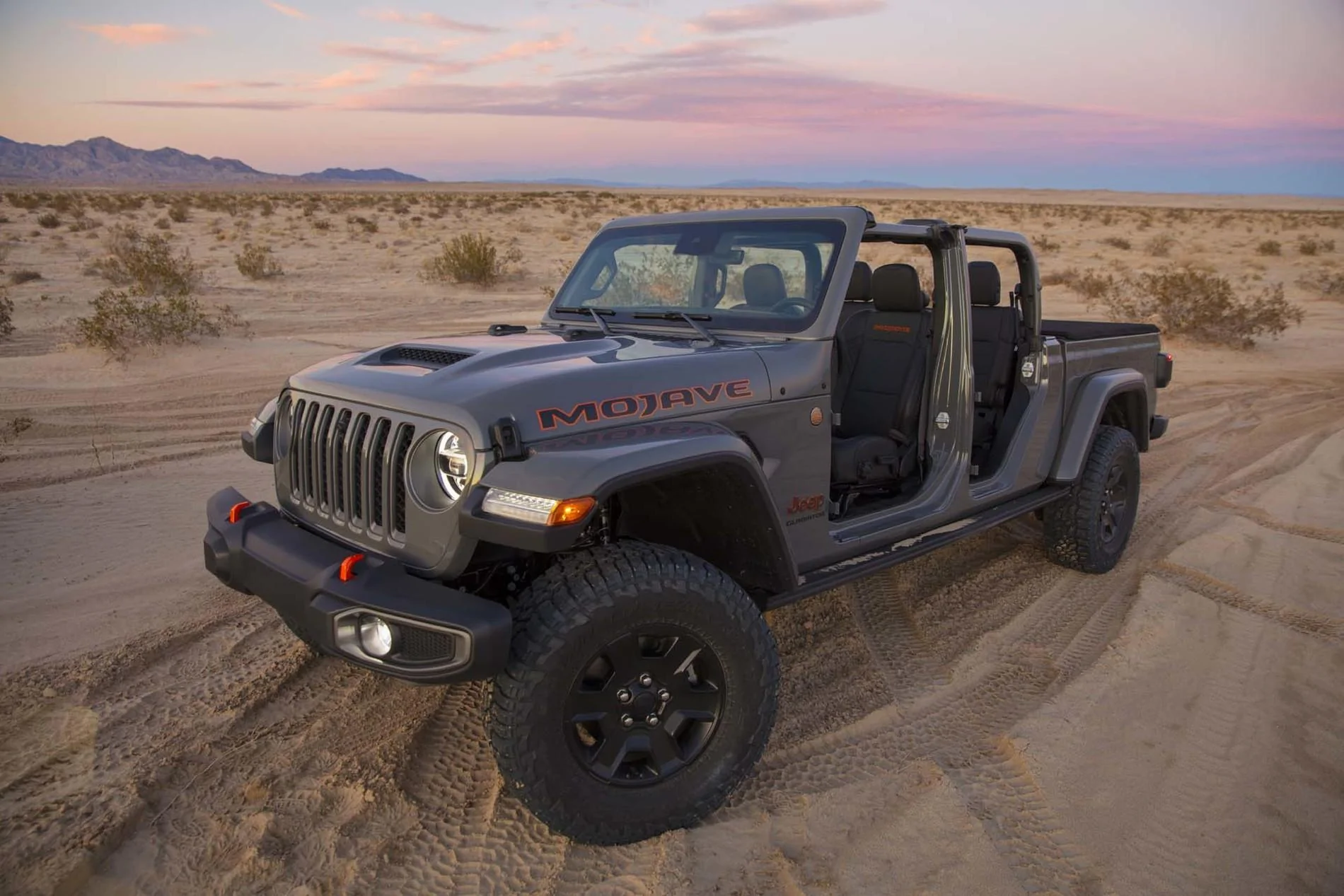 Jeep Gladiator Jeep Gladiator Mojave Edition! [Updated With Live Pics and Chassis/Suspension Breakdown] 2020-jeep-gladiator_100734563_h