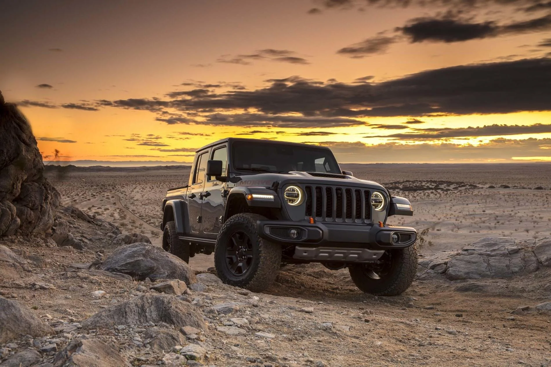 Jeep Gladiator Jeep Gladiator Mojave Edition! [Updated With Live Pics and Chassis/Suspension Breakdown] 2020-jeep-gladiator_100734562_h