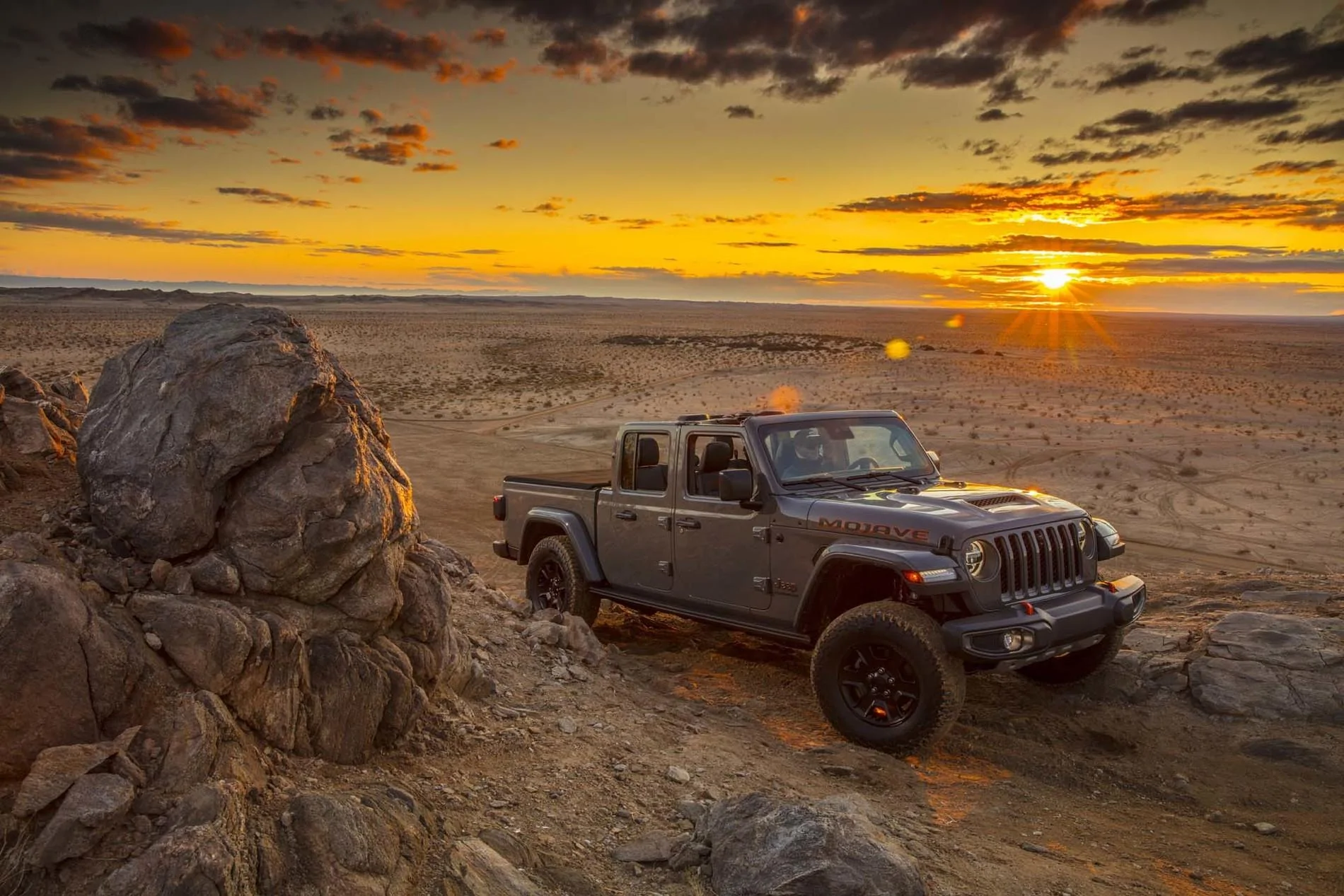 Jeep Gladiator Jeep Gladiator Mojave Edition! [Updated With Live Pics and Chassis/Suspension Breakdown] 2020-jeep-gladiator_100734561_h