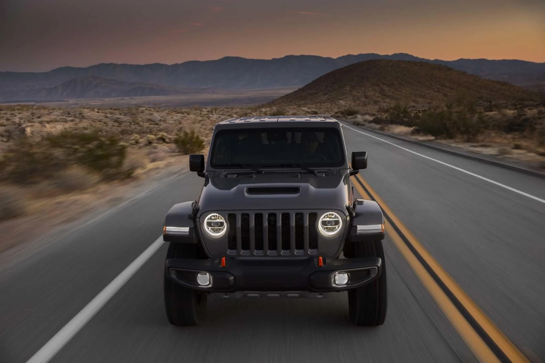 Jeep Gladiator Jeep Gladiator Mojave Edition! [Updated With Live Pics and Chassis/Suspension Breakdown] 2020-jeep-gladiator_100734581_h