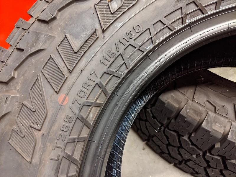 Jeep Gladiator 5 Falken Wildpeak A/T 285/70/17 tires (NC) i-Q24bpn3-L