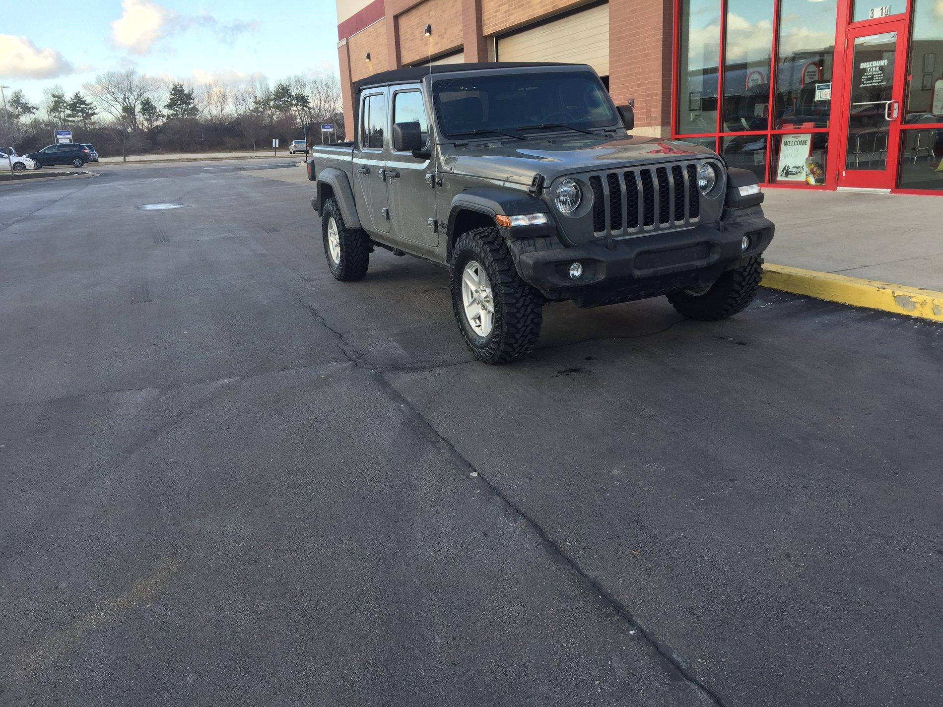 Jeep Gladiator Confirming 297/75/17 with no lift 61A89D2A-9BFA-435C-8DCC-1C4D330BC97E