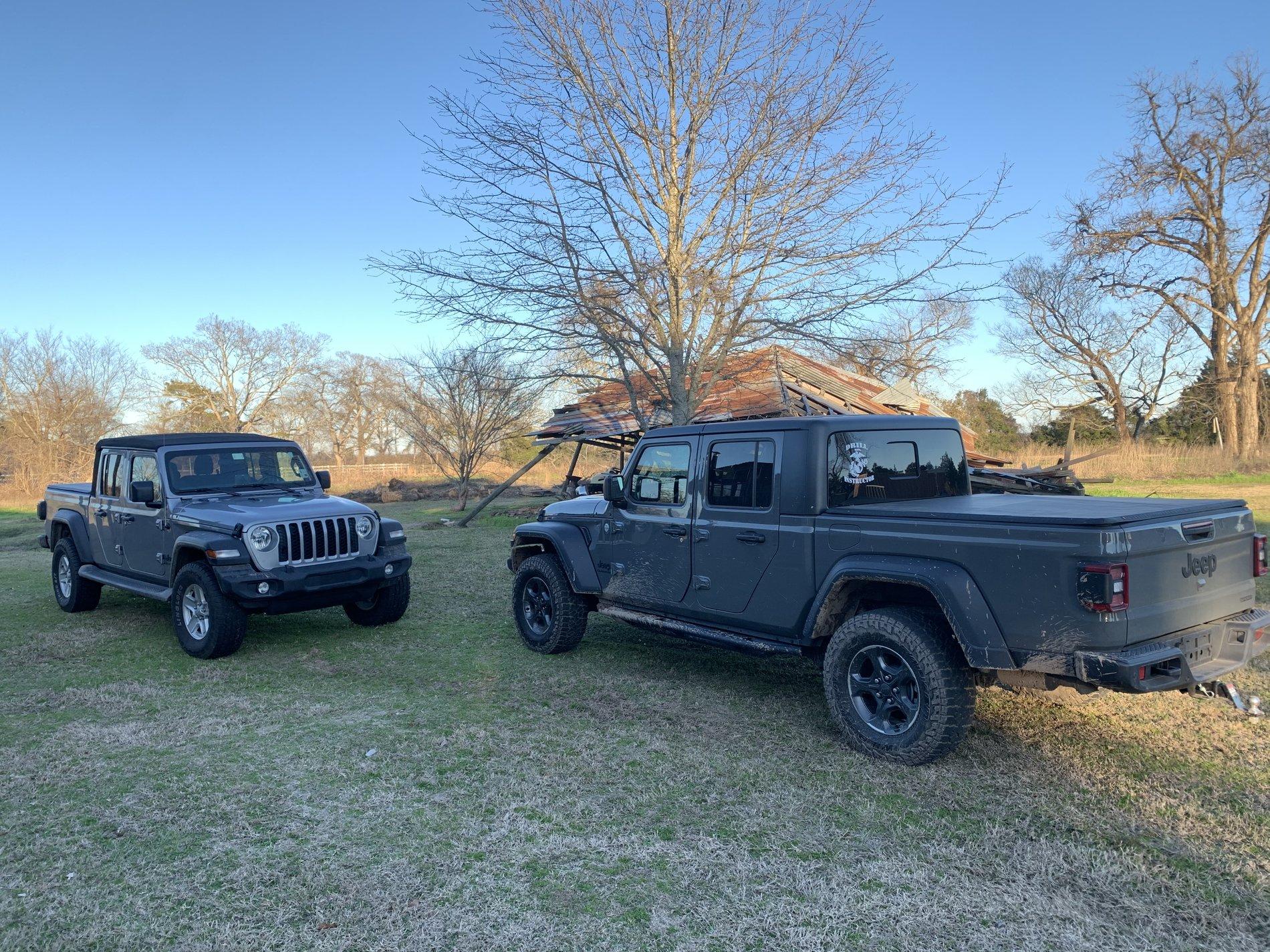 Jeep Gladiator Jeeps Parking Next To Jeeps IMG_7899
