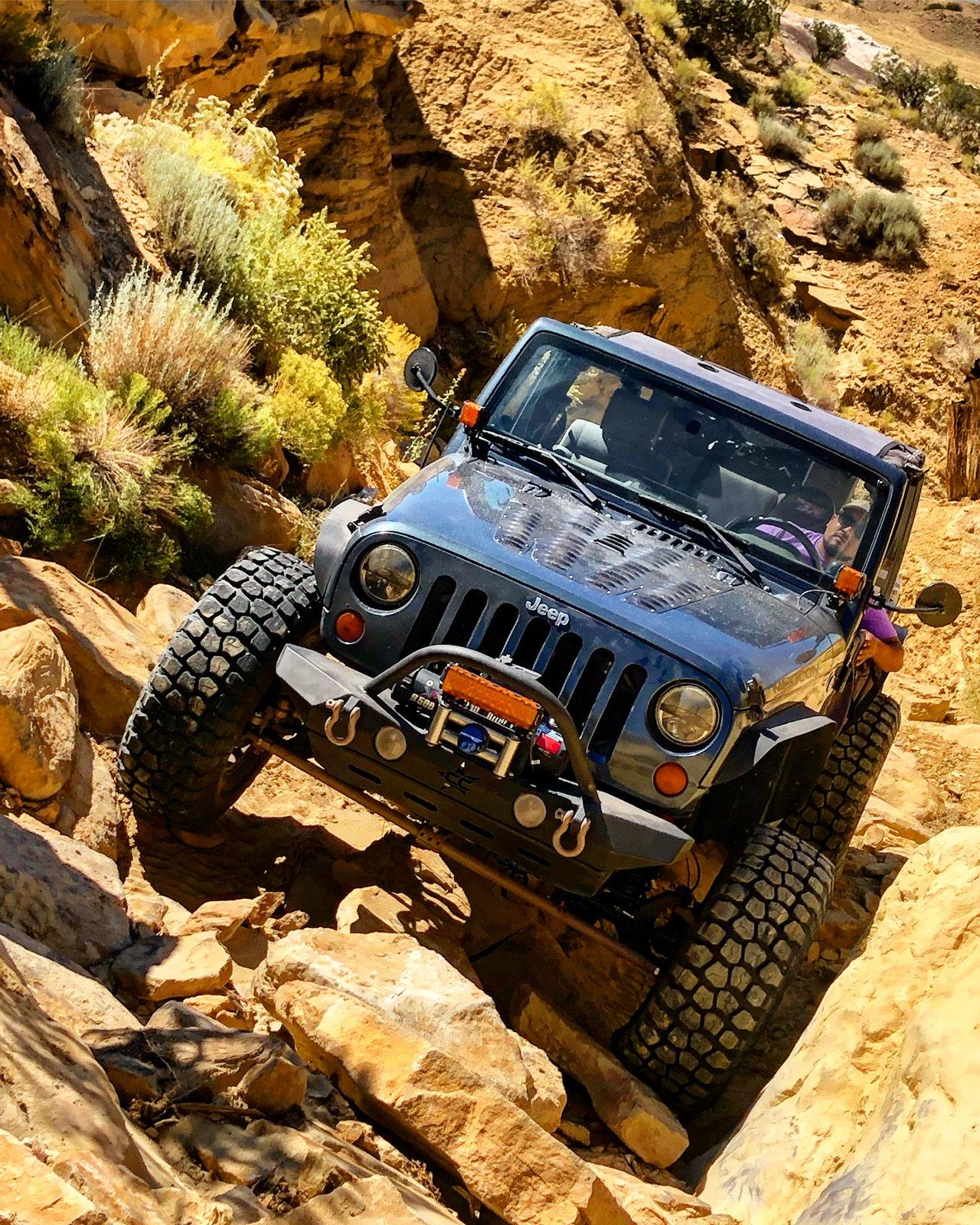 Jeep Gladiator My Gobi Tan Sport S FCFED03F-5D97-428A-9C6D-315041659328