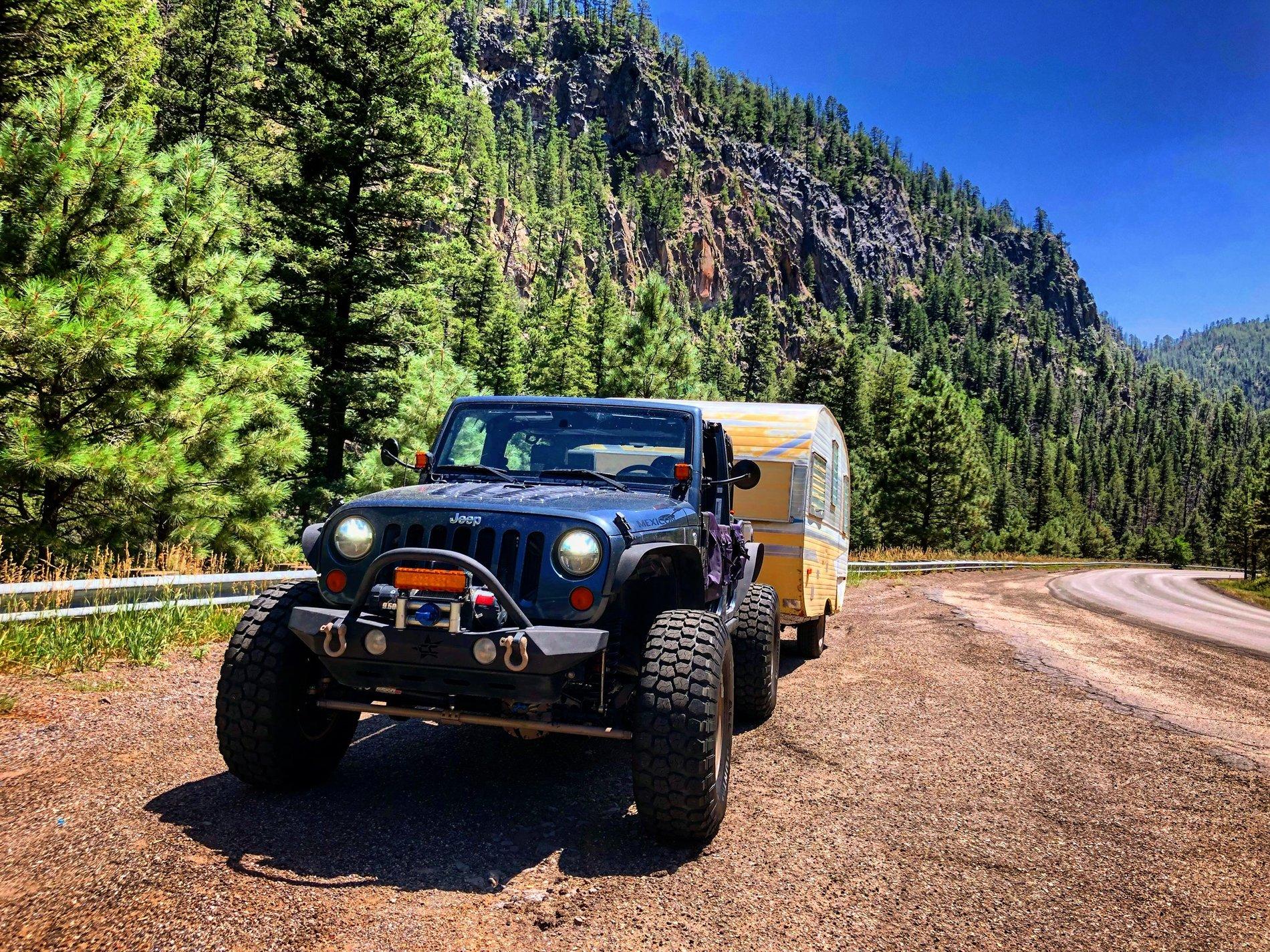 Jeep Gladiator My Gobi Tan Sport S F4079CED-53DF-43AD-89B7-F7C40A3F460E