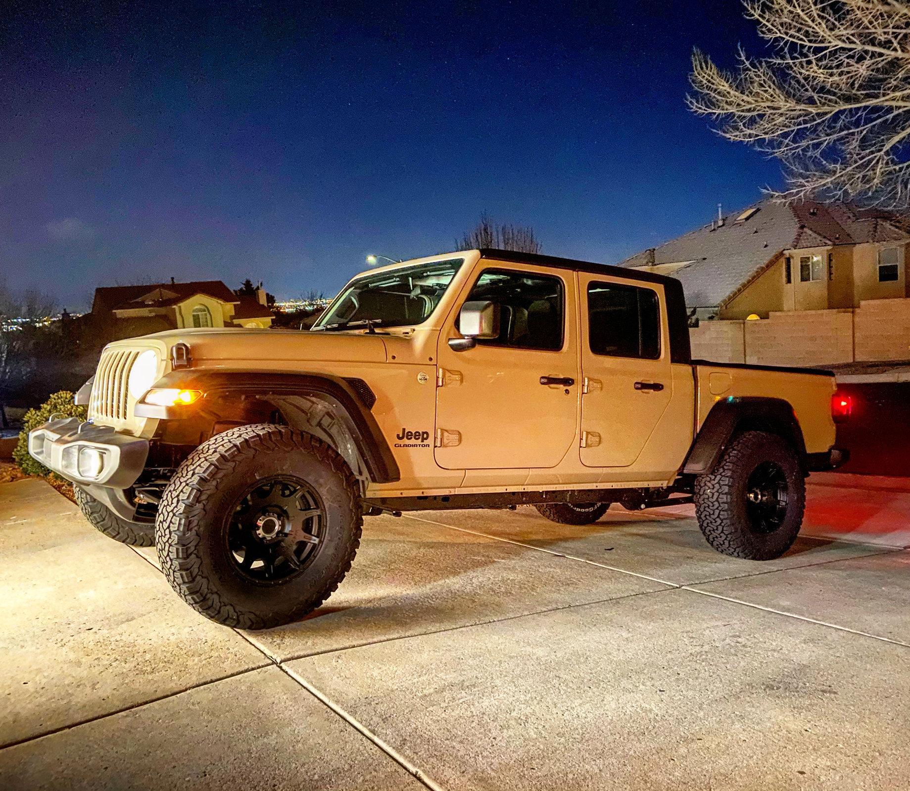 Jeep Gladiator My Gobi Tan Sport S 6BB6294D-8E6F-4439-A84F-CD3E706E6461
