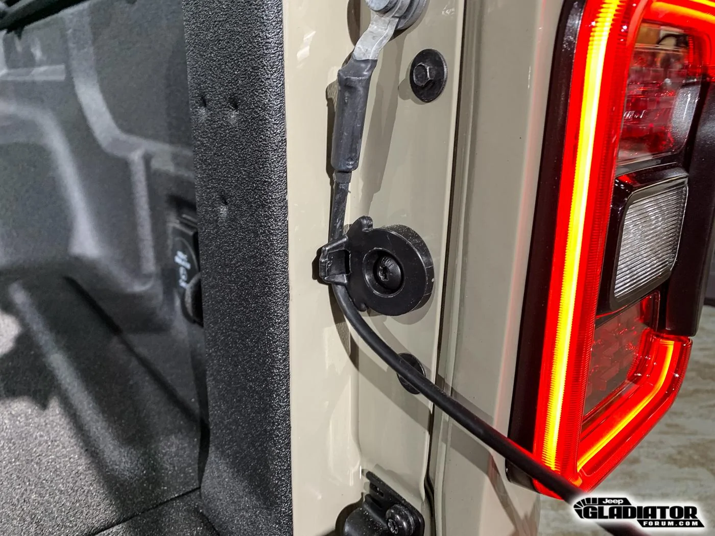 Jeep Gladiator Mopar Accessorized 2020 Jeep Gladiator (in Sting Gray) 2020-Jeep-Gladiator-JT-Pickup-Truck-Tailgate-3rd-Position-4