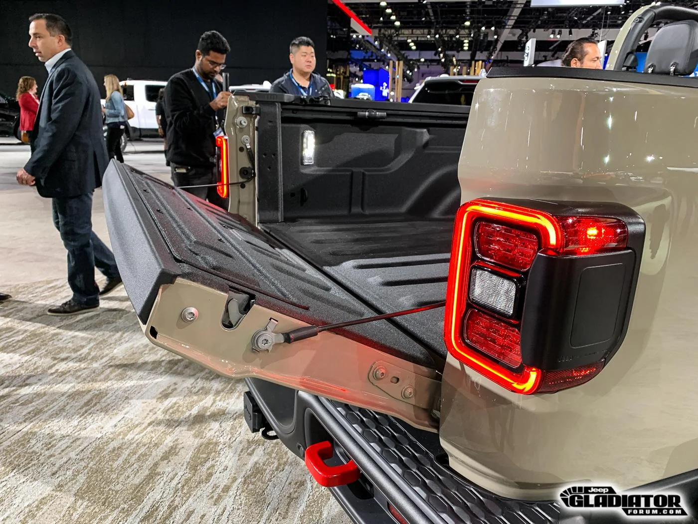 Jeep Gladiator Mopar Accessorized 2020 Jeep Gladiator (in Sting Gray) 2020-Jeep-Gladiator-JT-Pickup-Truck-Tailgate-3rd-Position-5