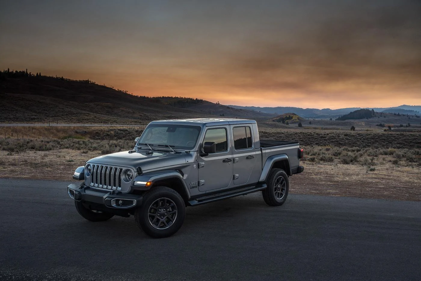 Jeep Gladiator BILLET SILVER Gladiator JT Club Jeep-Gladiator-Overland-1