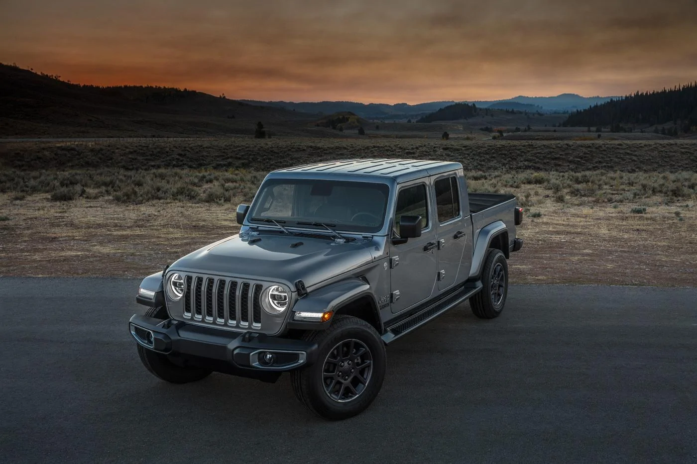 Jeep Gladiator BILLET SILVER Gladiator JT Club Jeep-Gladiator-Overland-2