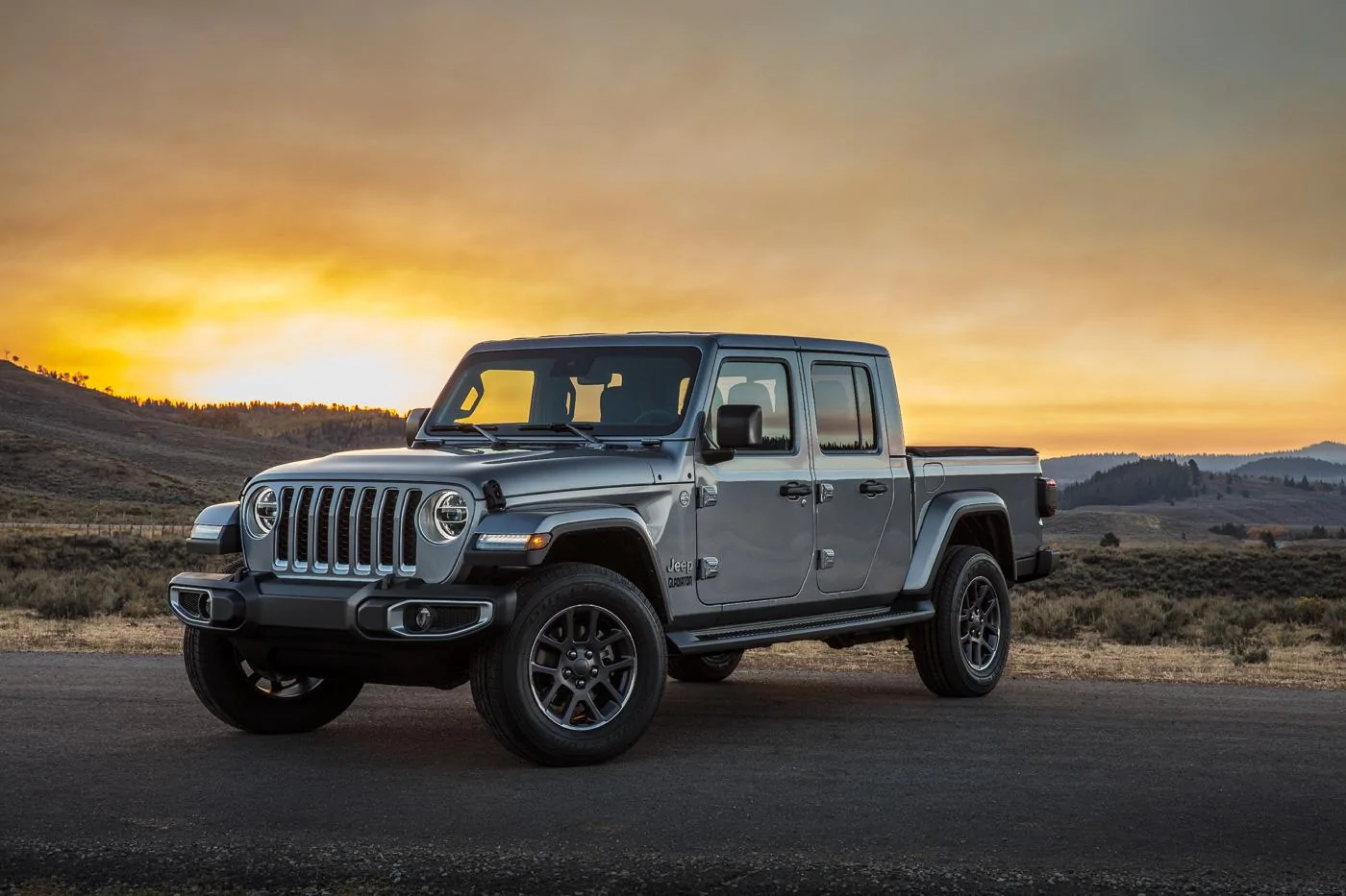 Jeep Gladiator BILLET SILVER Gladiator JT Club Jeep-Gladiator-Overland-3