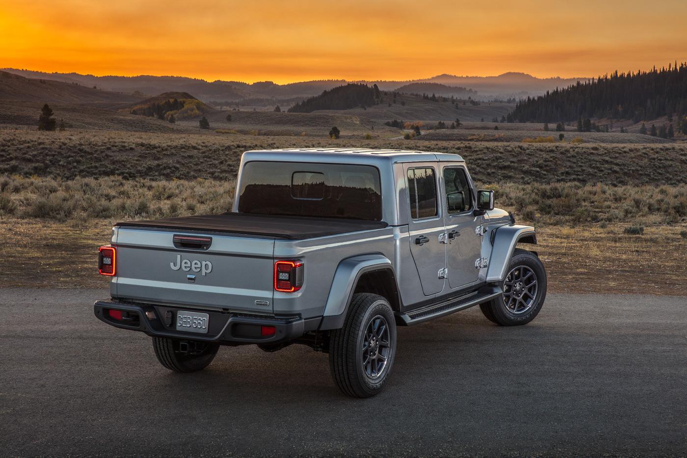 Jeep Gladiator BILLET SILVER Gladiator JT Club Jeep-Gladiator-Overland-4