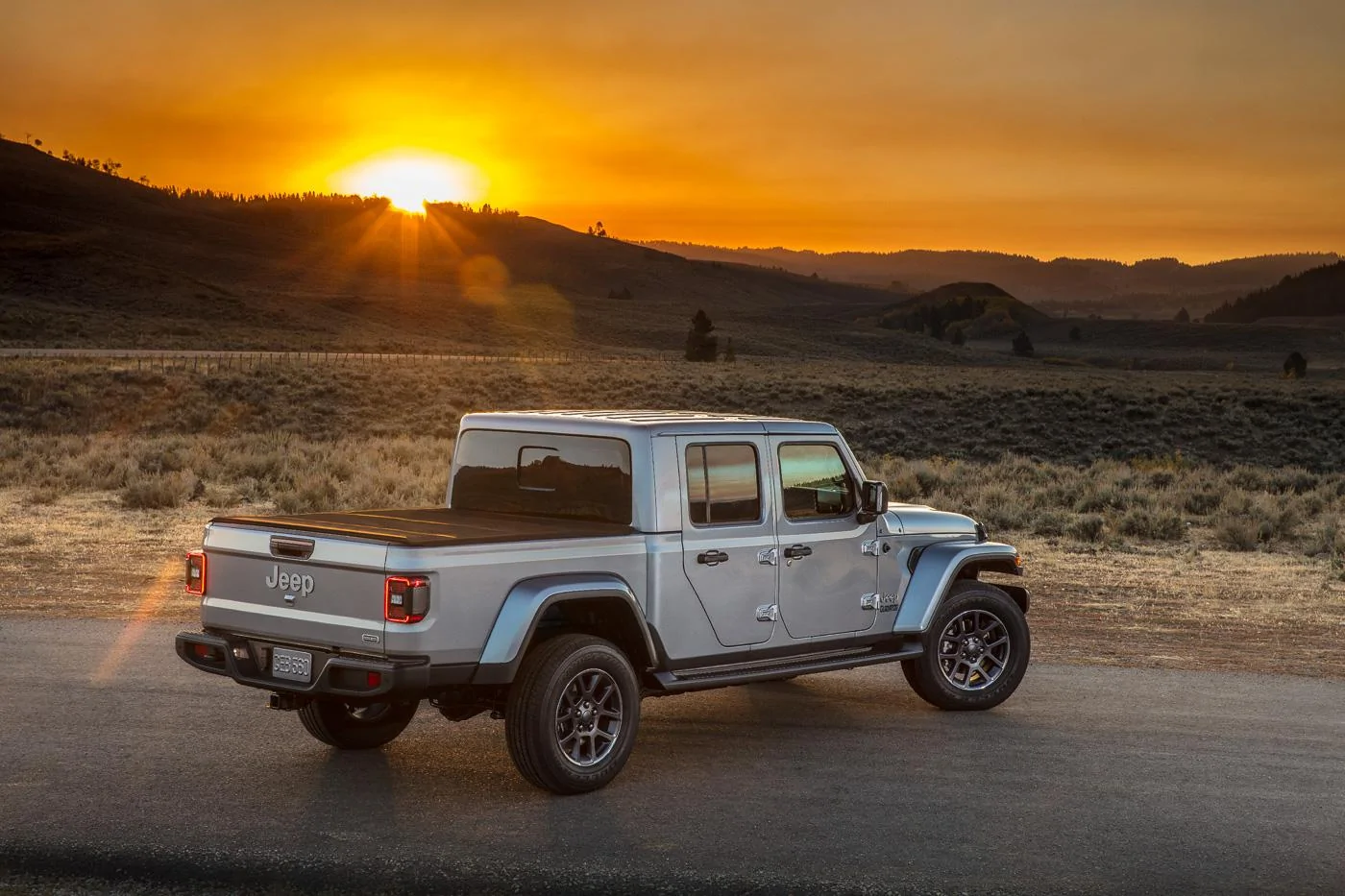 Jeep Gladiator BILLET SILVER Gladiator JT Club Jeep-Gladiator-Overland-5