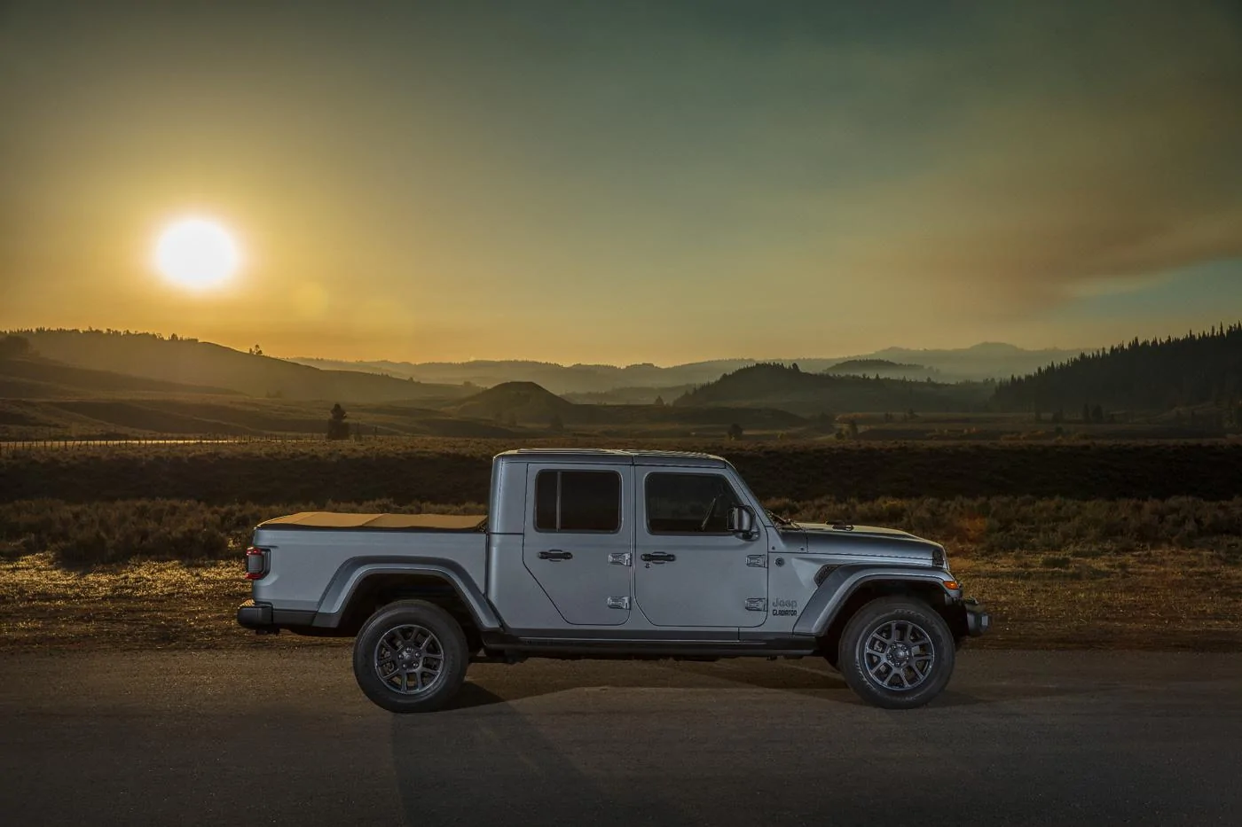 Jeep Gladiator BILLET SILVER Gladiator JT Club Jeep-Gladiator-Overland-6