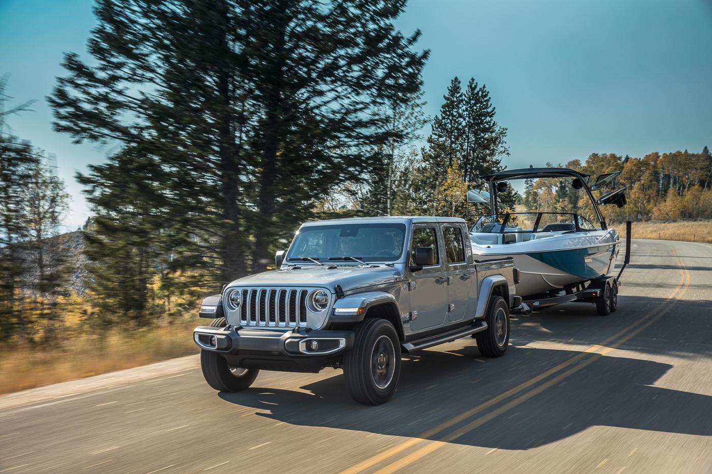 Jeep Gladiator BILLET SILVER Gladiator JT Club Jeep-Gladiator-Overland-18