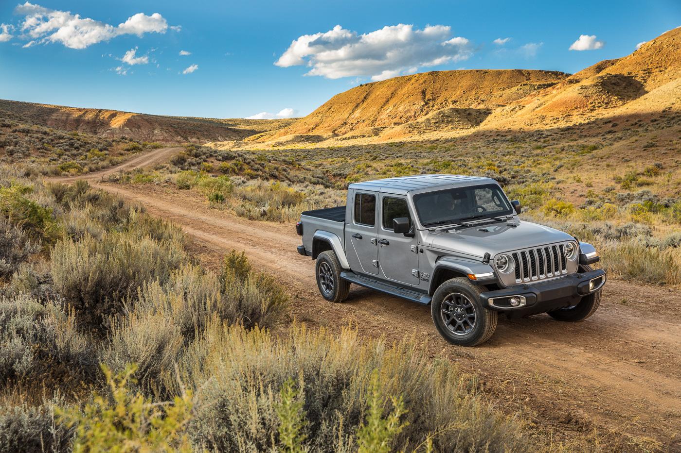 Jeep Gladiator BILLET SILVER Gladiator JT Club Jeep-Gladiator-Overland-22
