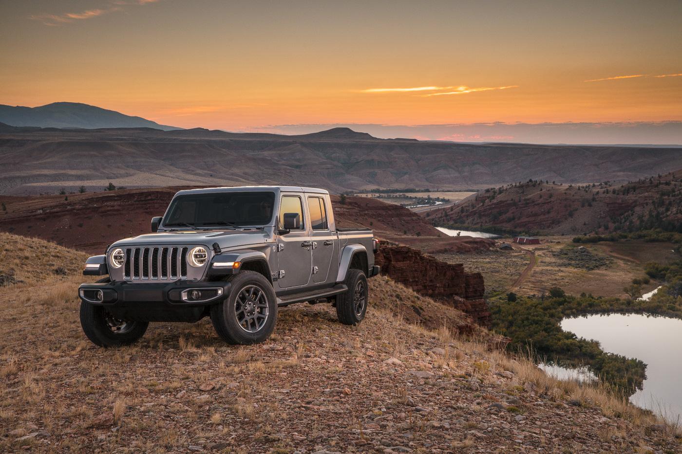 Jeep Gladiator BILLET SILVER Gladiator JT Club Jeep-Gladiator-Overland-25