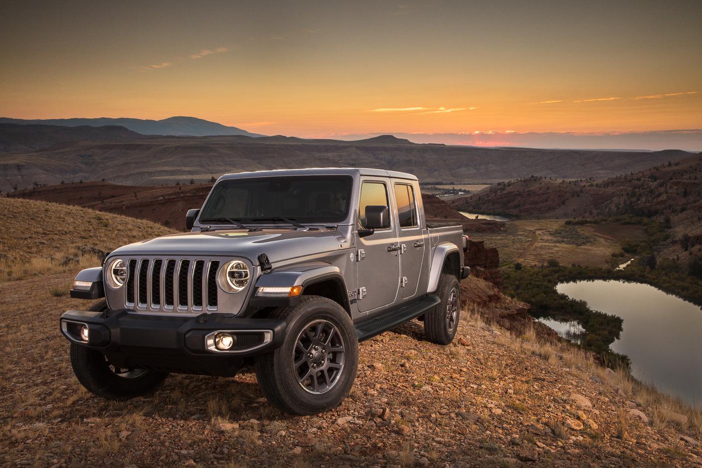 Jeep Gladiator BILLET SILVER Gladiator JT Club Jeep-Gladiator-Overland-26