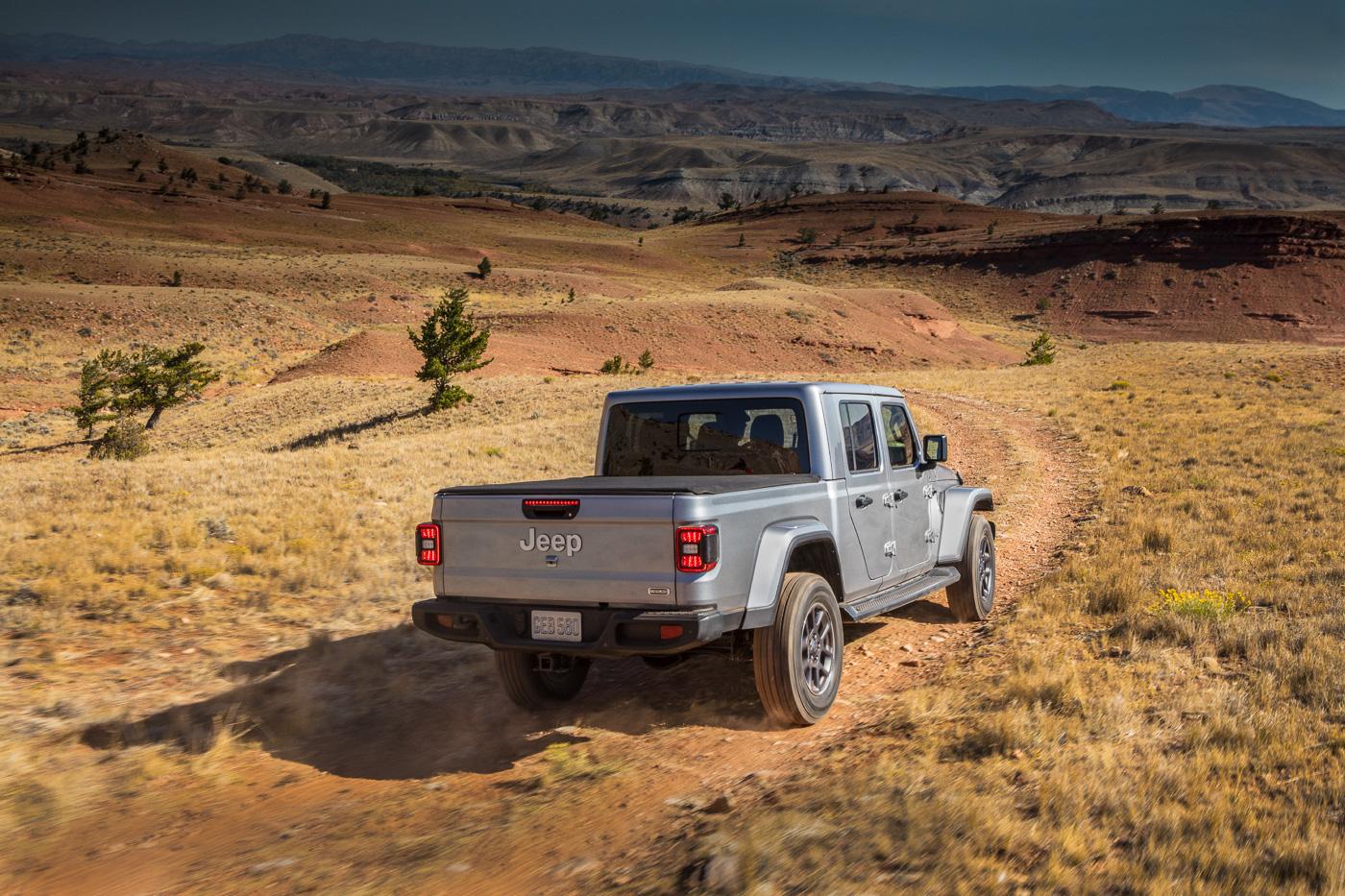 Jeep Gladiator BILLET SILVER Gladiator JT Club Jeep-Gladiator-Overland-28