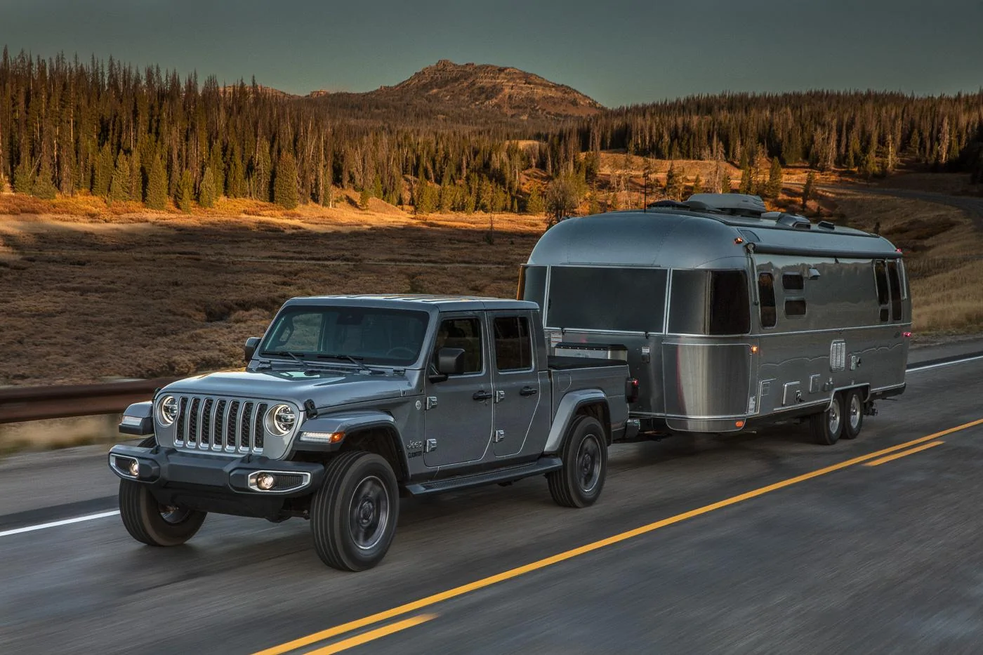 Jeep Gladiator BILLET SILVER Gladiator JT Club Jeep-Gladiator-Overland-32