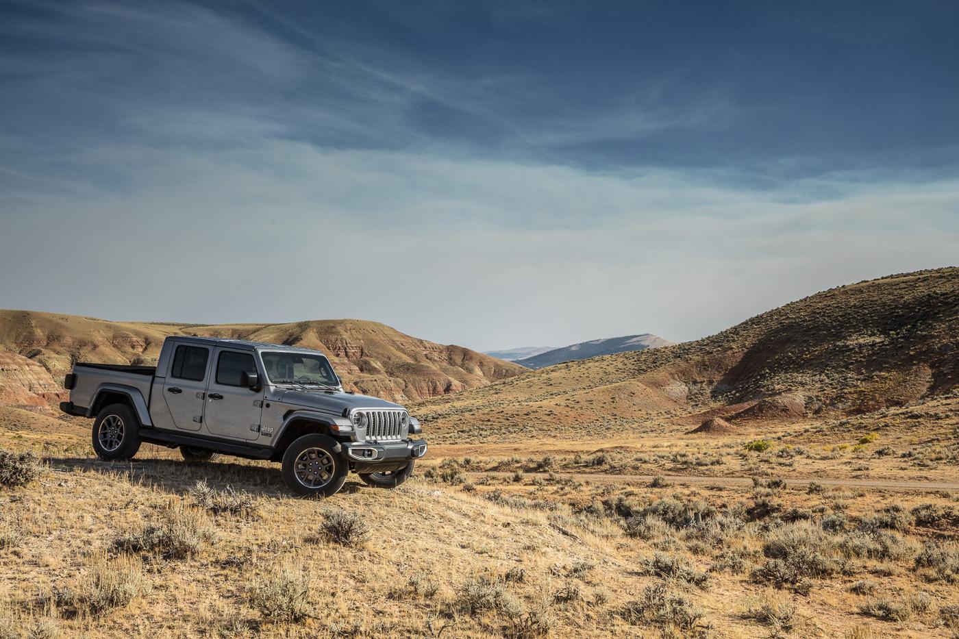 Jeep Gladiator BILLET SILVER Gladiator JT Club Jeep-Gladiator-Overland-35