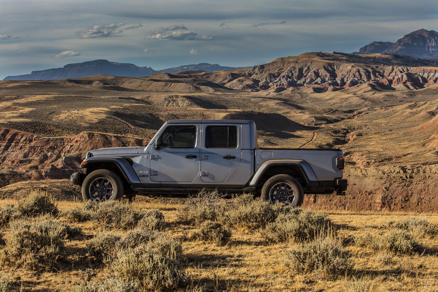Jeep Gladiator BILLET SILVER Gladiator JT Club Jeep-Gladiator-Overland-37