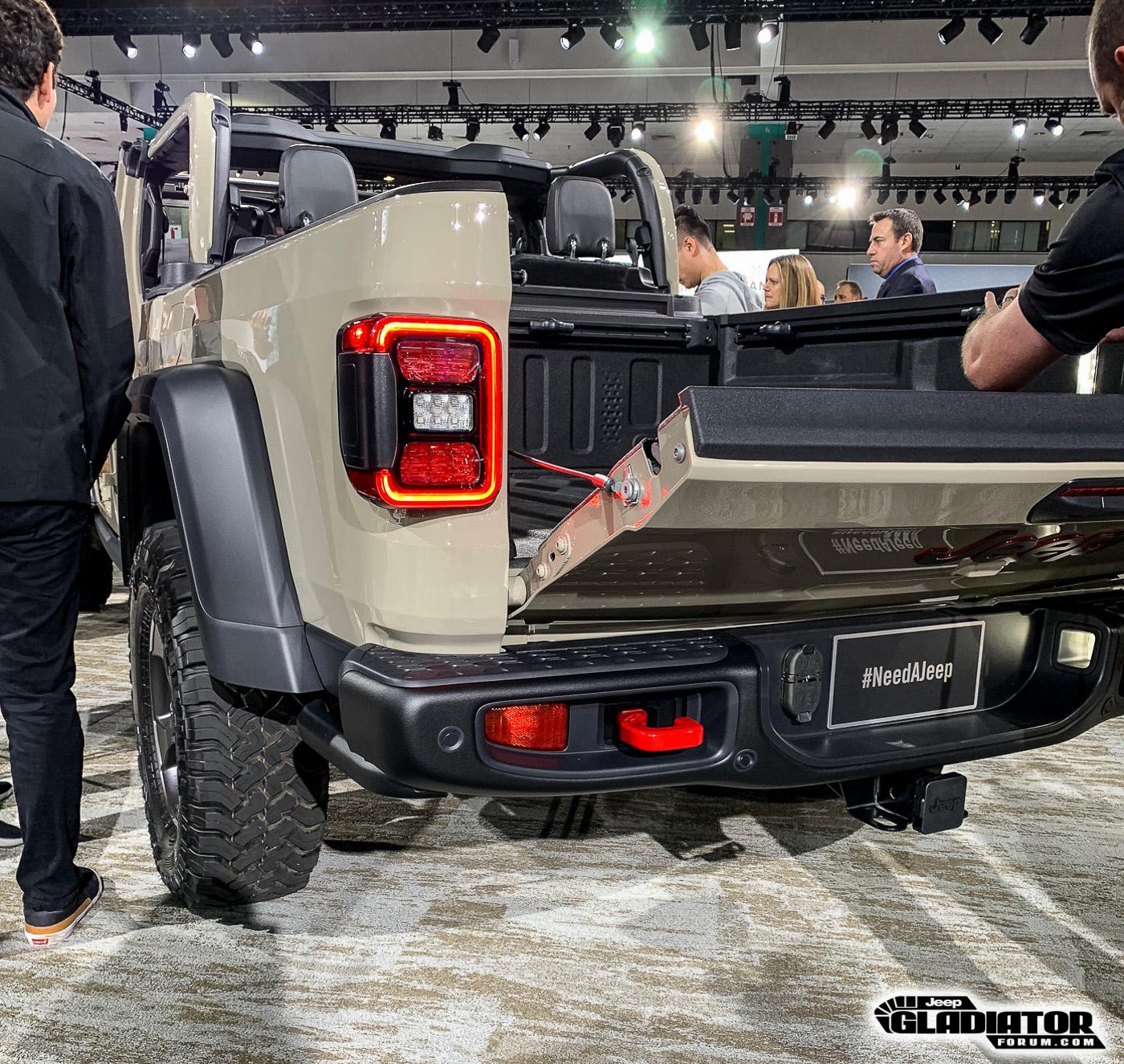 Jeep Gladiator GOBI Gladiator JT Club Gobi-Jeep-Gladiator-JT-Pickup-Truck-Tailgate-3rd-Position-2