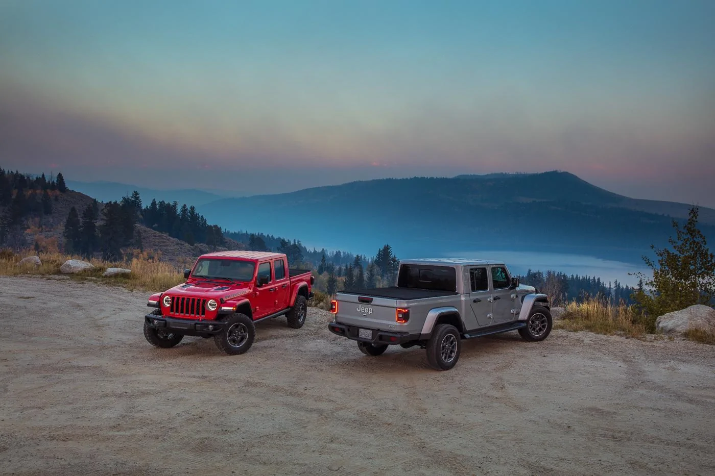 Jeep Gladiator The Gladiator Duo (Overland and Rubicon) Jeep-Gladiator-Dynamic-Duo-1