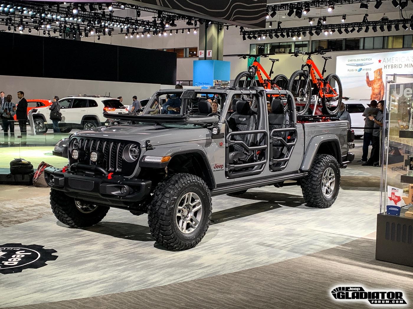 Sting-Gray--Jeep-Gladiator-JT-Pickup-Mopar-Accessories-LA-Auto-Show-9.jpg