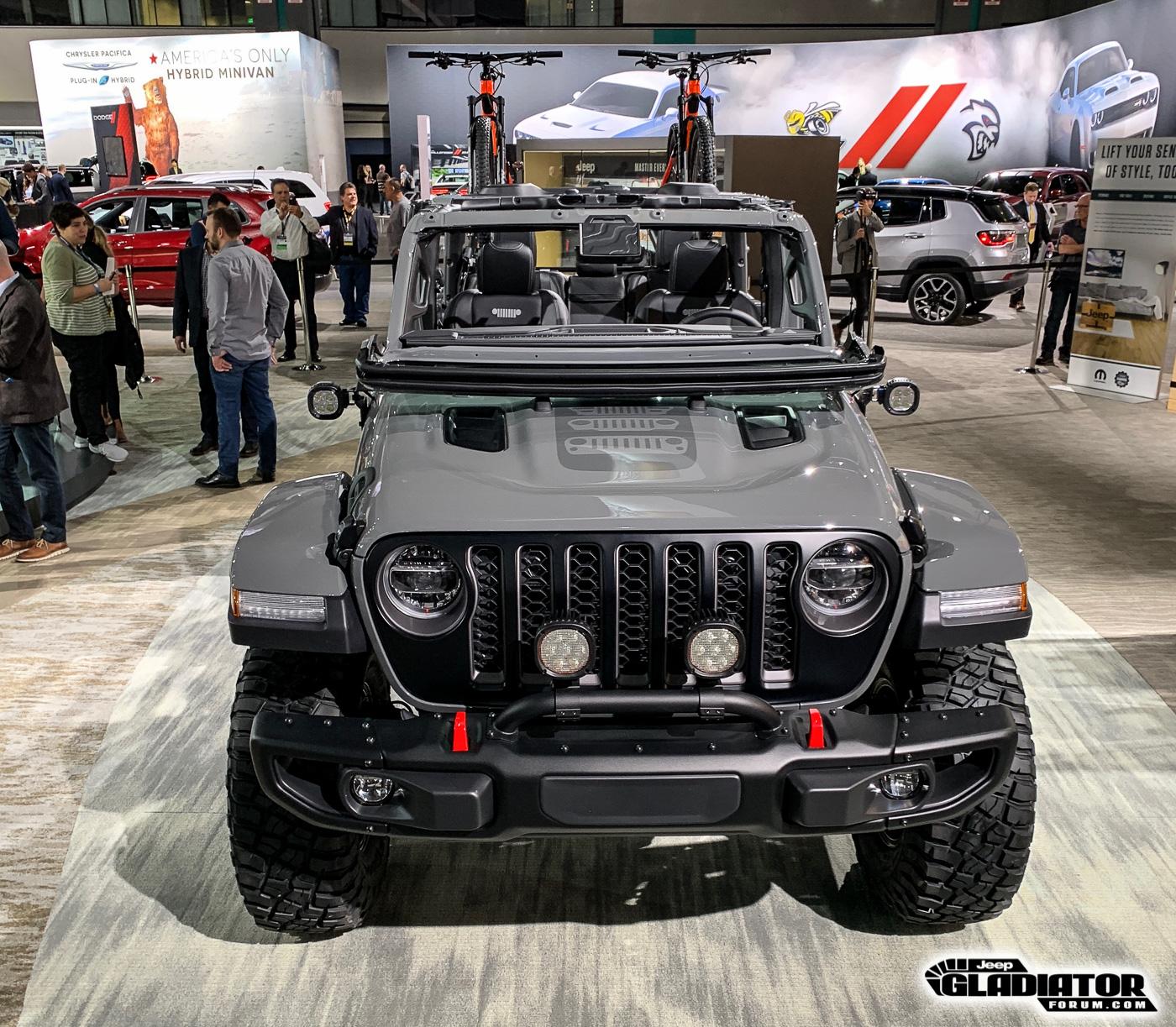 Sting-Gray--Jeep-Gladiator-JT-Pickup-Mopar-Accessories-LA-Auto-Show-10.jpg