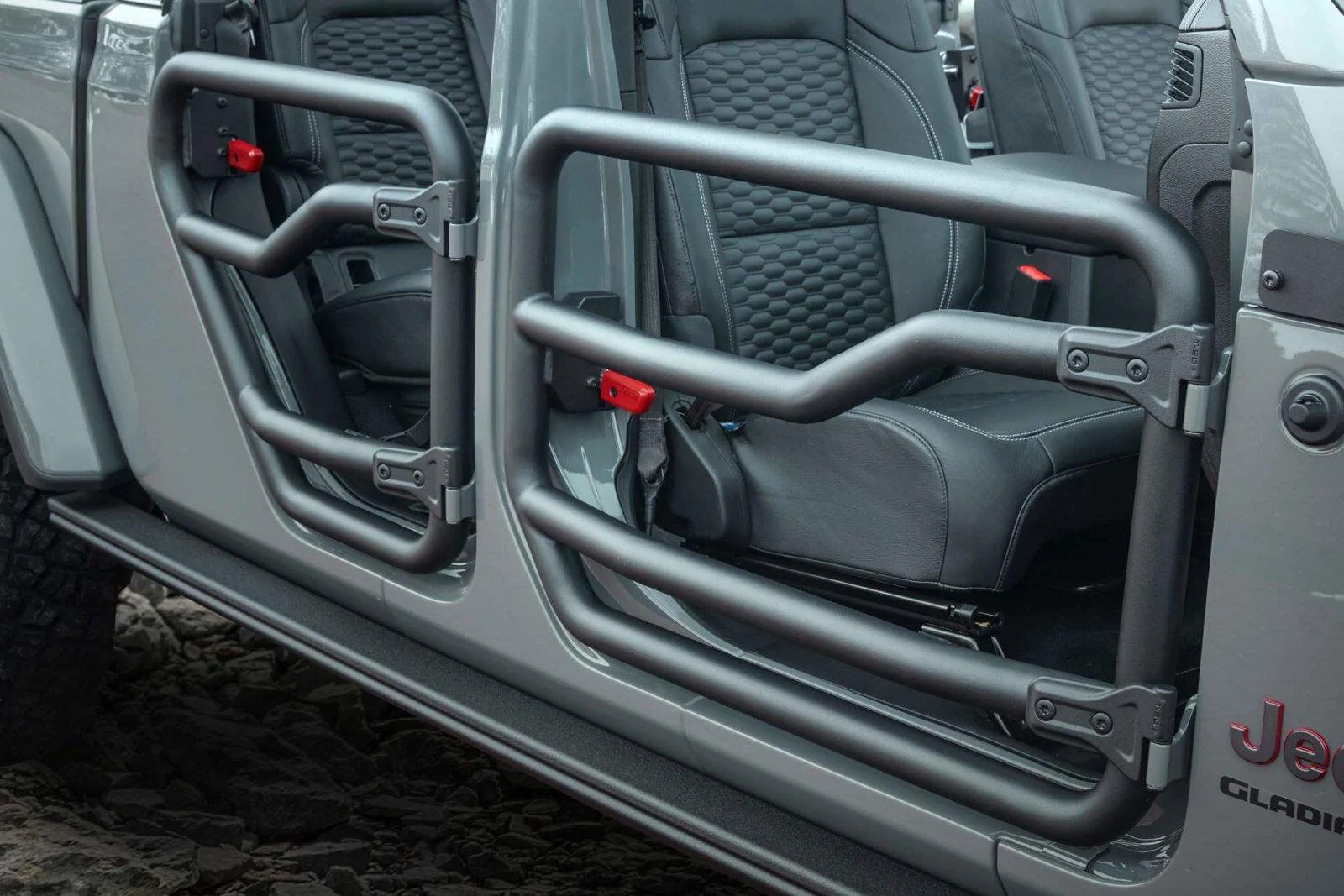 Jeep Gladiator Mopar Accessorized 2020 Jeep Gladiator (in Sting Gray) 6f4f7619-mopar-accessories-for-2020-jeep-gladiator-8