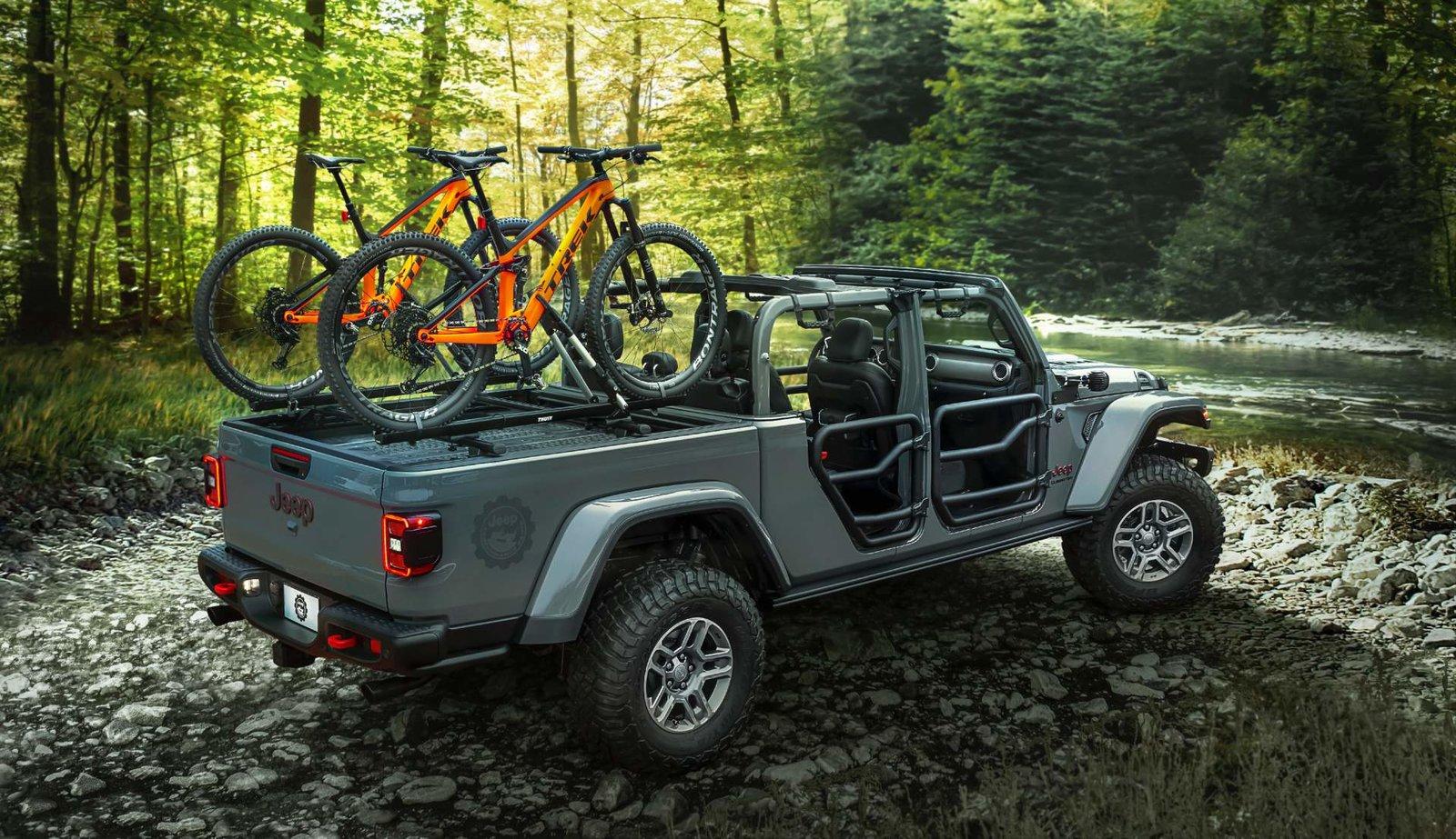Jeep Gladiator Mopar Accessorized 2020 Jeep Gladiator (in Sting Gray) db26276f-mopar-accessories-for-2020-jeep-gladiator-3
