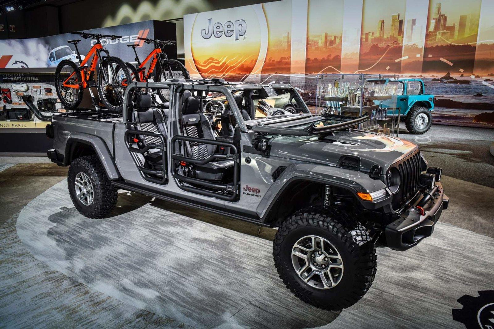 Jeep Gladiator Mopar Accessorized 2020 Jeep Gladiator (in Sting Gray) 216686e9-mopar-accessories-for-2020-jeep-gladiator-1