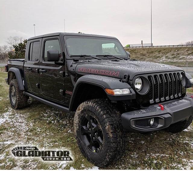 Jeep Gladiator BLACK Gladiator JT Club Black-Jeep-Gladiator-JT-Pickup-2