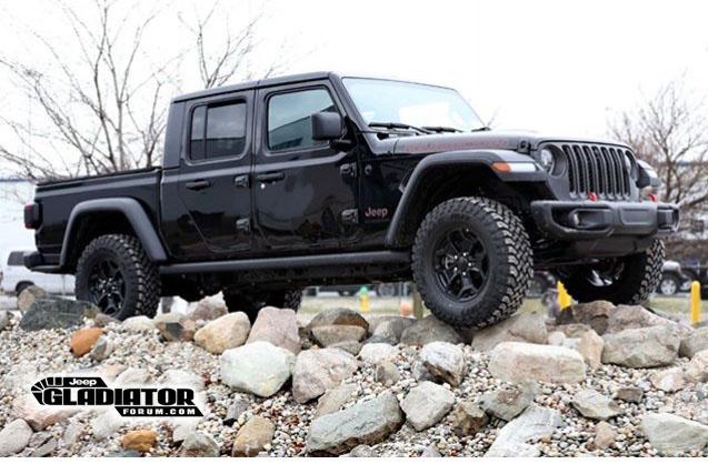 Jeep Gladiator BLACK Gladiator JT Club Black-Jeep-Gladiator-JT-Pickup-3